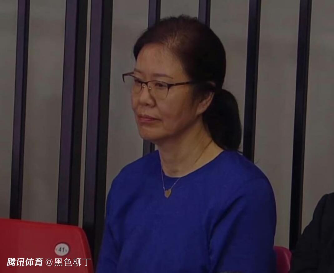 搬家的第一天40多岁的大姐